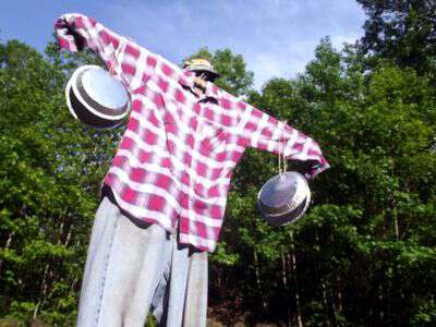 How to make a scarecrow